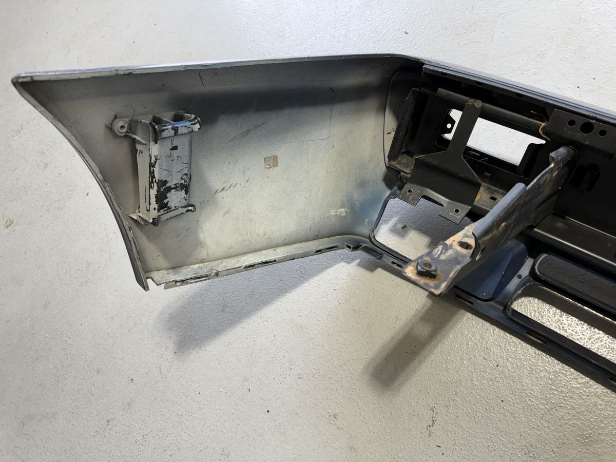 VW Tutti pezzi di ricambio auto: Original VW Golf Rallye Frontstossstange / Frontspoiler – Usato da Niederhasli venduto da Ajlina1212 4