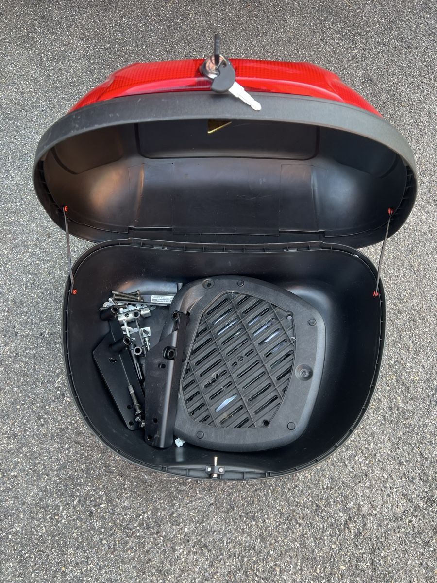 TecTake Topcases: Top case für Honda pcx – D'occasion à Othmarsingen par 300zxtwinturbo 4