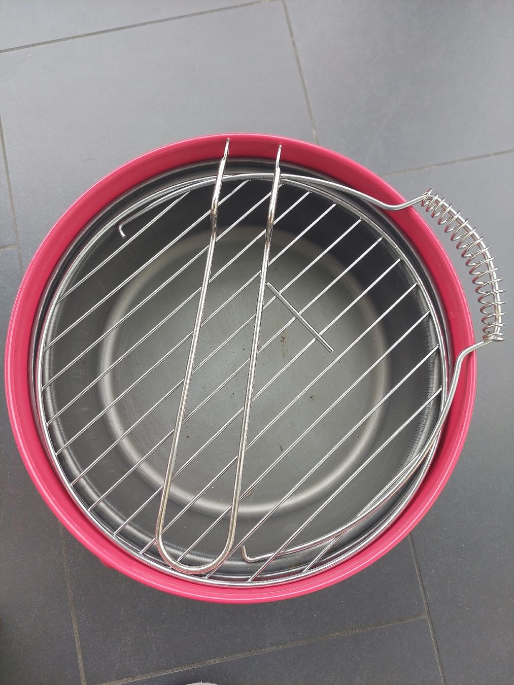 Grills: Eimer- Kohlengril, Kompakter und transportabler  Grill – Neu (gemäss Beschreibung) aus Schachen LU von Mister-jo 1