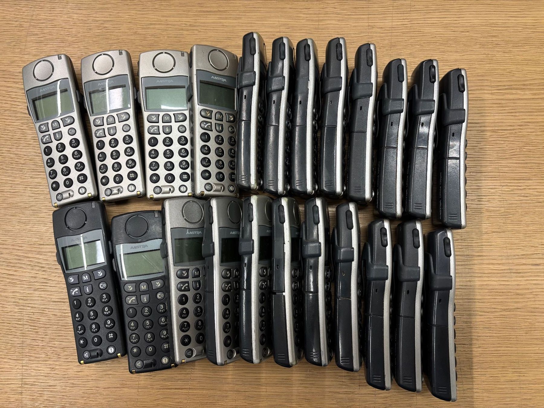 Aastra Telefoni: Aastra 135 & 135pro Dect Handys total 31 Stk. ohne Akku – Difettoso da Dielsdorf venduto da Duc_74 2