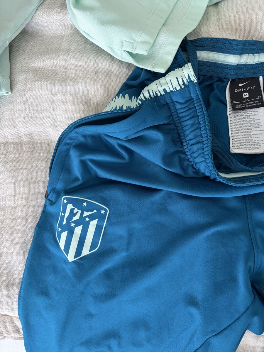 Nike Kleiderpakete: Ensemble de survêtement Atletico de Madrid – Neu (gemäss Beschreibung) aus Pully von ari_78pk 5