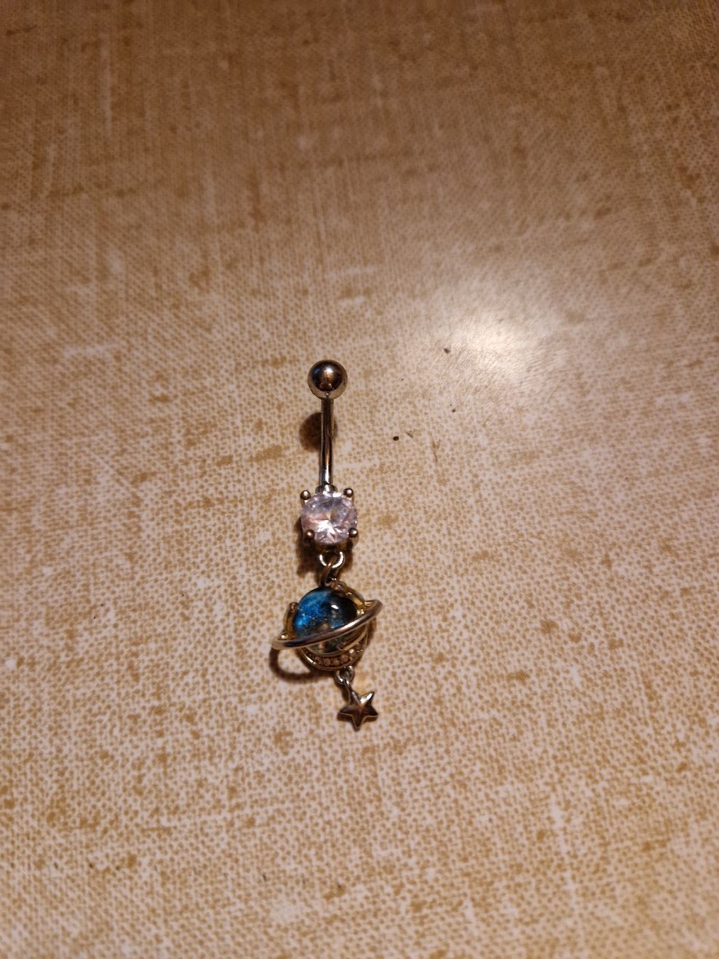 Piercingschmuck: Bauchnabelpiercing mit Planet  – Gebraucht aus Luthern von Ricolinchen
