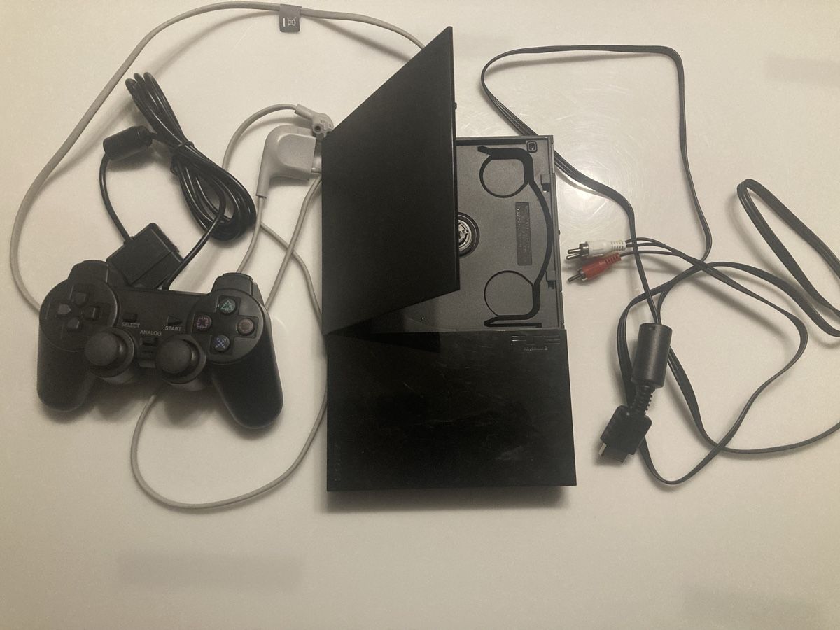 Sony Consoles: PlayStation 2 avec manette et ses câbles – D'occasion à Fully par luc_k2mq 1