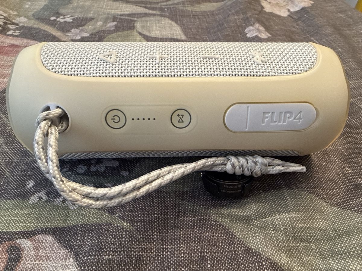 JBL Casse acustiche: JBL Flip 4 Bluetooth Speaker White Good Condition – Usato da Zürich venduto da sha_vw65 1