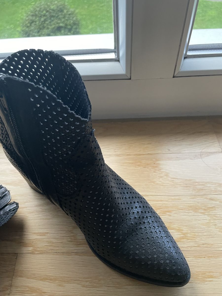 Scarpe da donna: Schwarze Lederstiefeletten Größe 37 Perfekt for Spring – Usato da Möhlin venduto da Halylea 3
