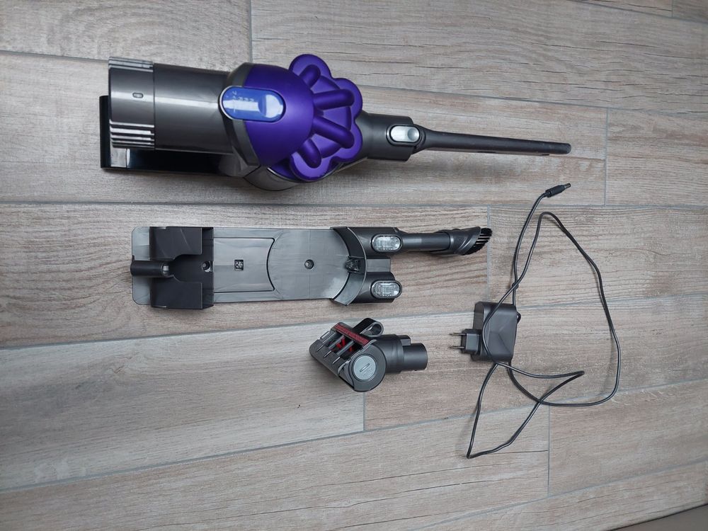 Aspirateur dyson DC34 HS (Gebraucht) in Duillier für CHF 37 – mit ...