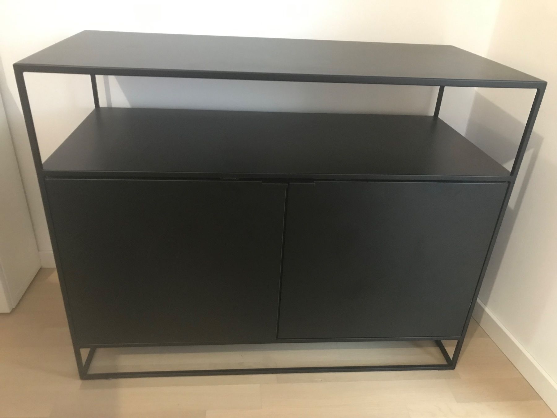 Büffets: Buffet en métal noir – Gebraucht aus Carouge GE von fel_68vw 1