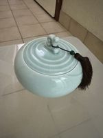 Boite en ceramique bleue avec couvercle et pompon decoration