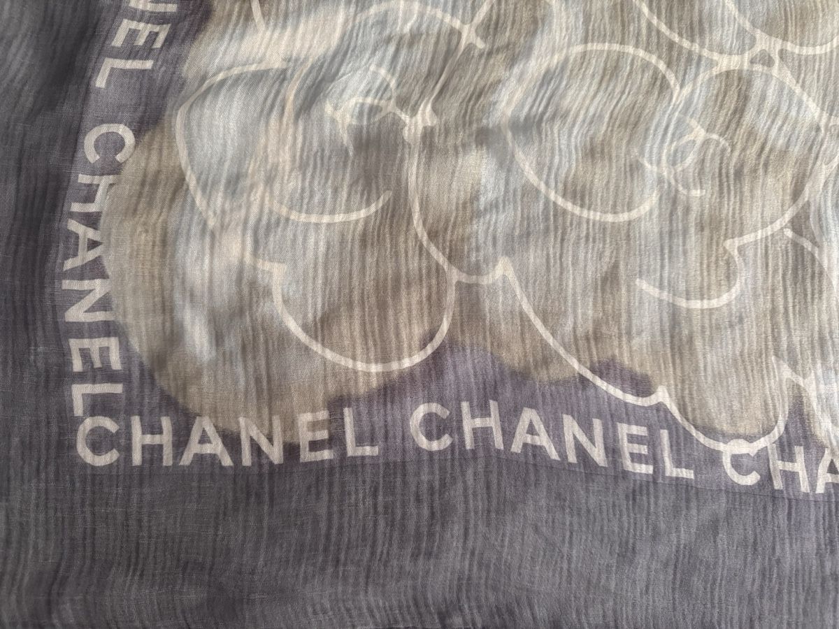Chanel Foulards, Tücher & Schals: Original Chanel Silk Scarf VINTAGE – Gebraucht aus Uetikon am See von ste_xq7b 1