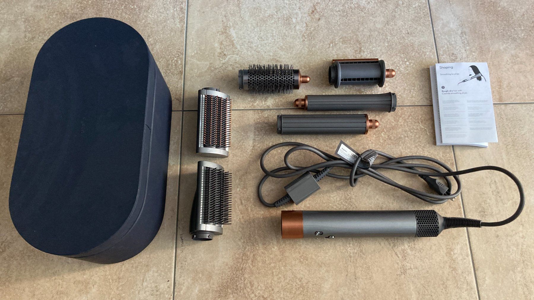 Dyson Piastre & Arricciacapelli: Dyson AirWrap inkl. Aufbewahrungsbox – Usato da Rümlang venduto da Funkey3