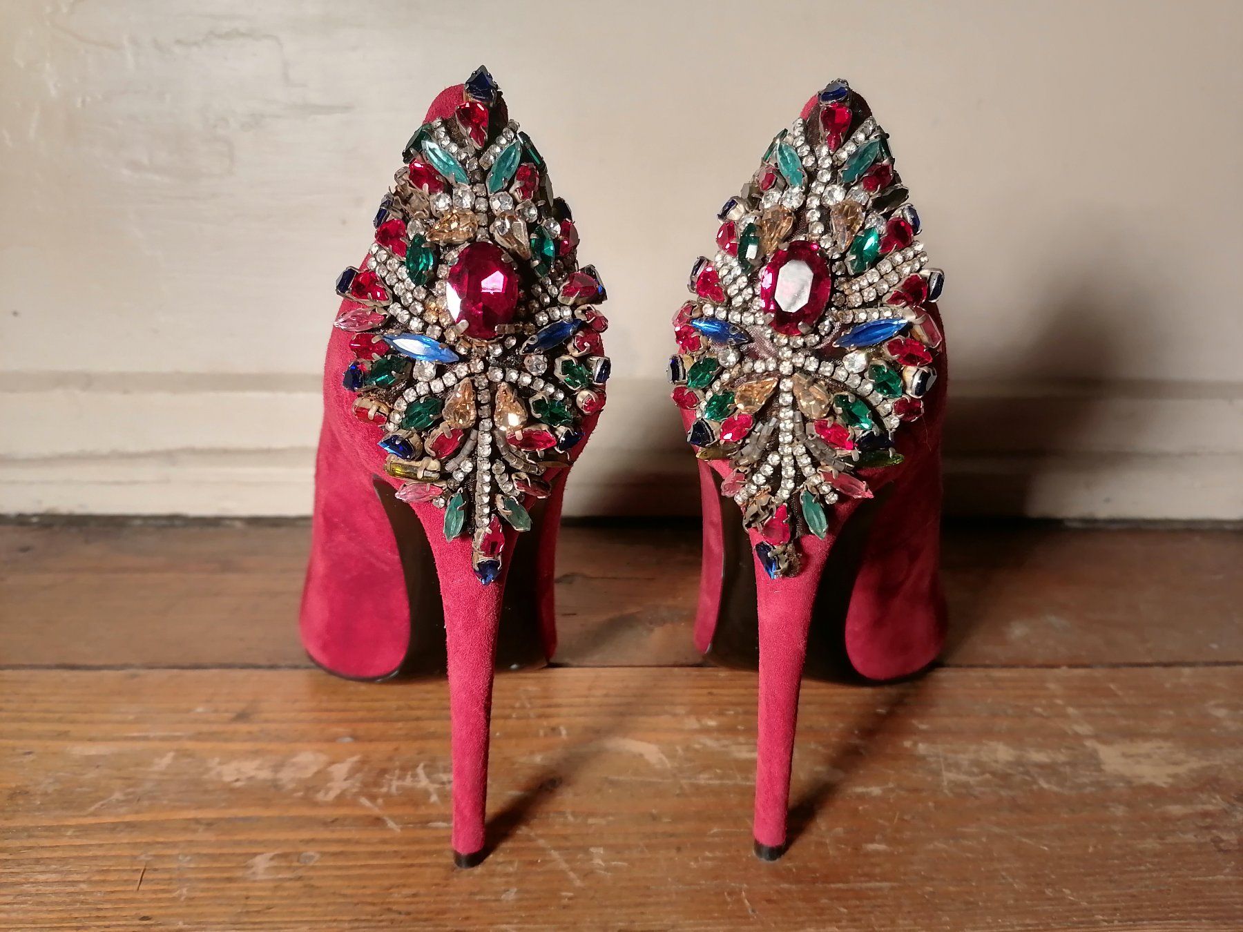 4Riders Scarpe da donna: Constantina's Pumps, Wildleder rot, Grösse 40 – Usato da Basel venduto da Melodrom 2