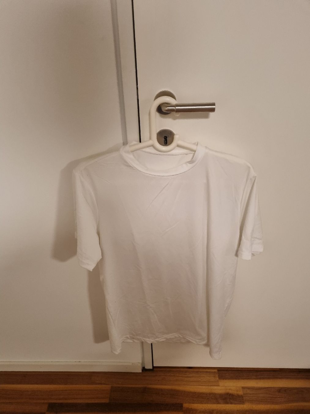T-shirt: Weisses T-Shirt, Grösse M – Nuovo (secondo la descrizione) da Schlieren venduto da tig_pd7t