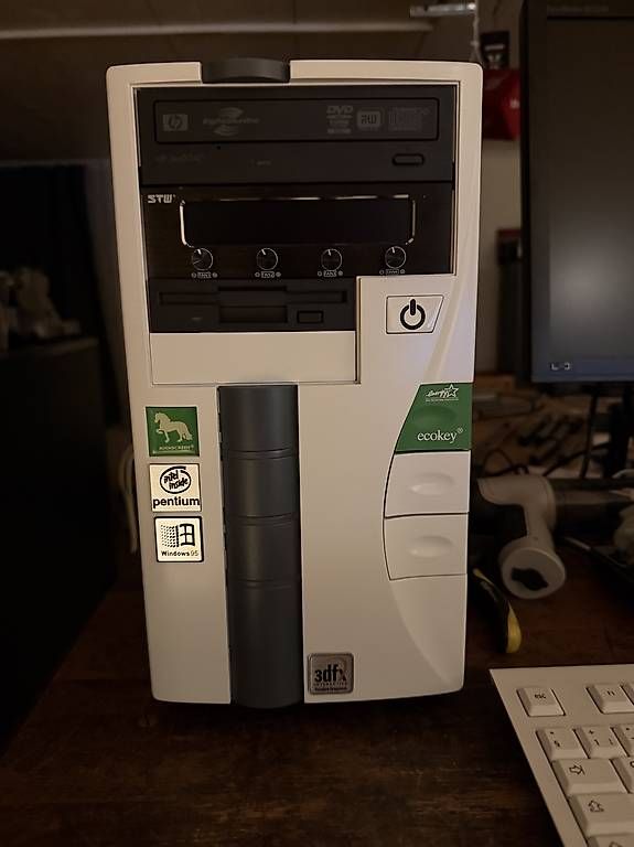 PCs: Highscreen Basic BB 200 Vintage PC – D'occasion à Seedorf UR par Speedtrans74