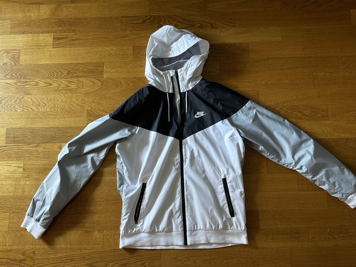 Nike Jacken: Nike Sommerjacke Grösse M  – Gebraucht aus Sursee von DaWi99