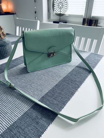 Mintgrüne Umhängetasche / Crossbody Bag