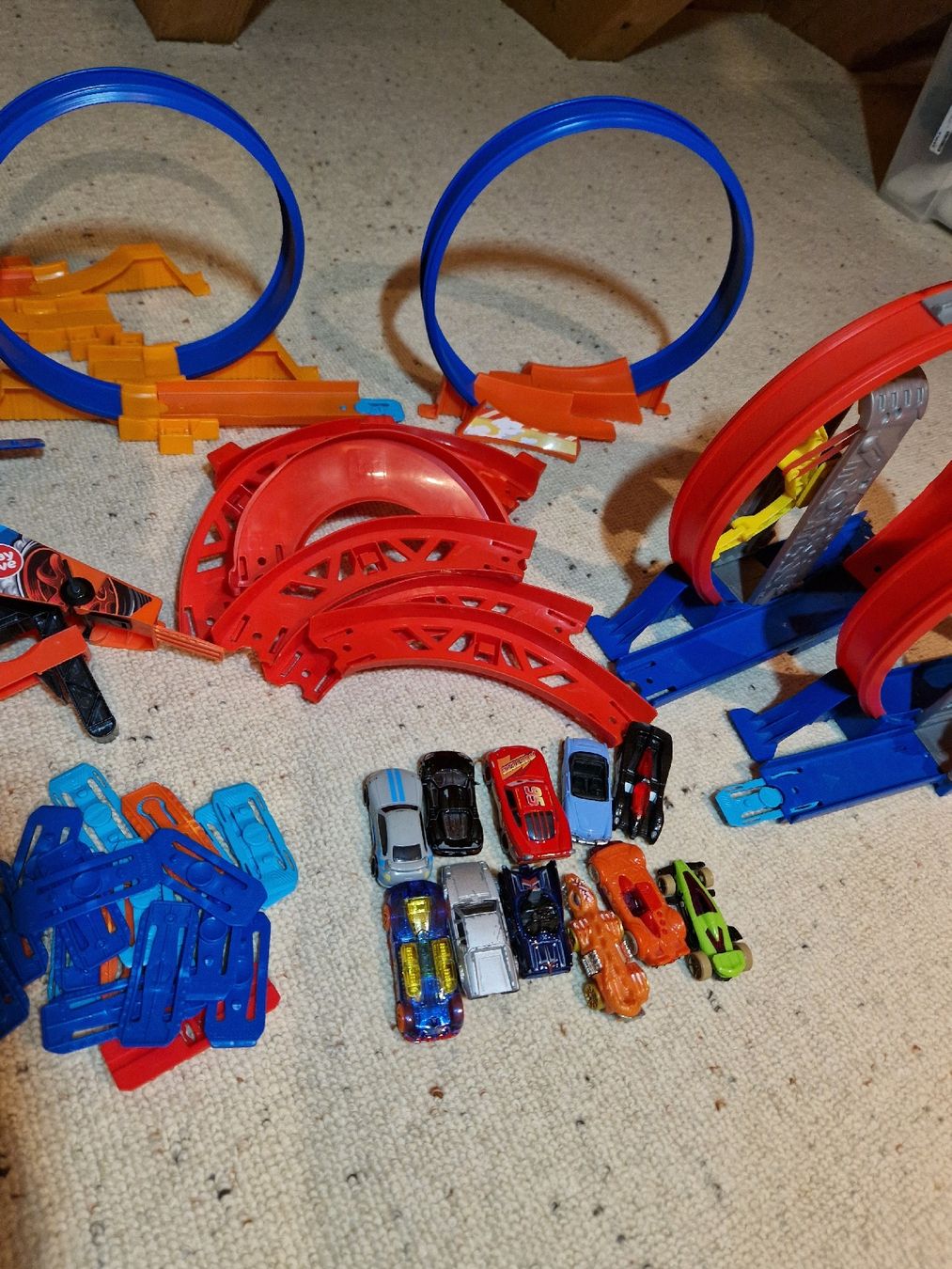 Hot Wheels Giocattoli: Hotwheels Bahn mit Loopings und mehr – Usato da Stallikon venduto da Schneeule 5