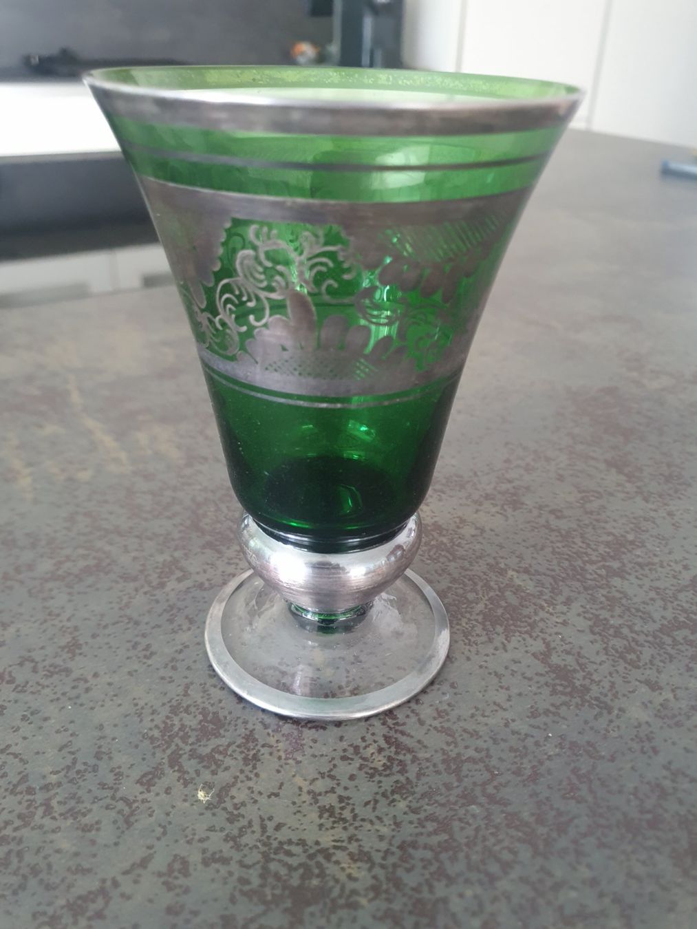 Bicchieri: Kelch Glas gruen mit Silberrand alt Vase 15cm – Usato da Reinach venduto da 3Guggerli 4