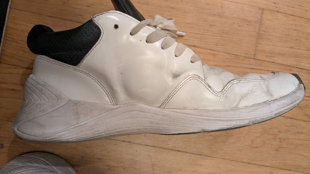 Alexander Mcqueen Scarpe da uomo: MCQ Alexander McQueen White Trainers, EU 42, Used Condition – Usato da Zürich venduto da zweisonn