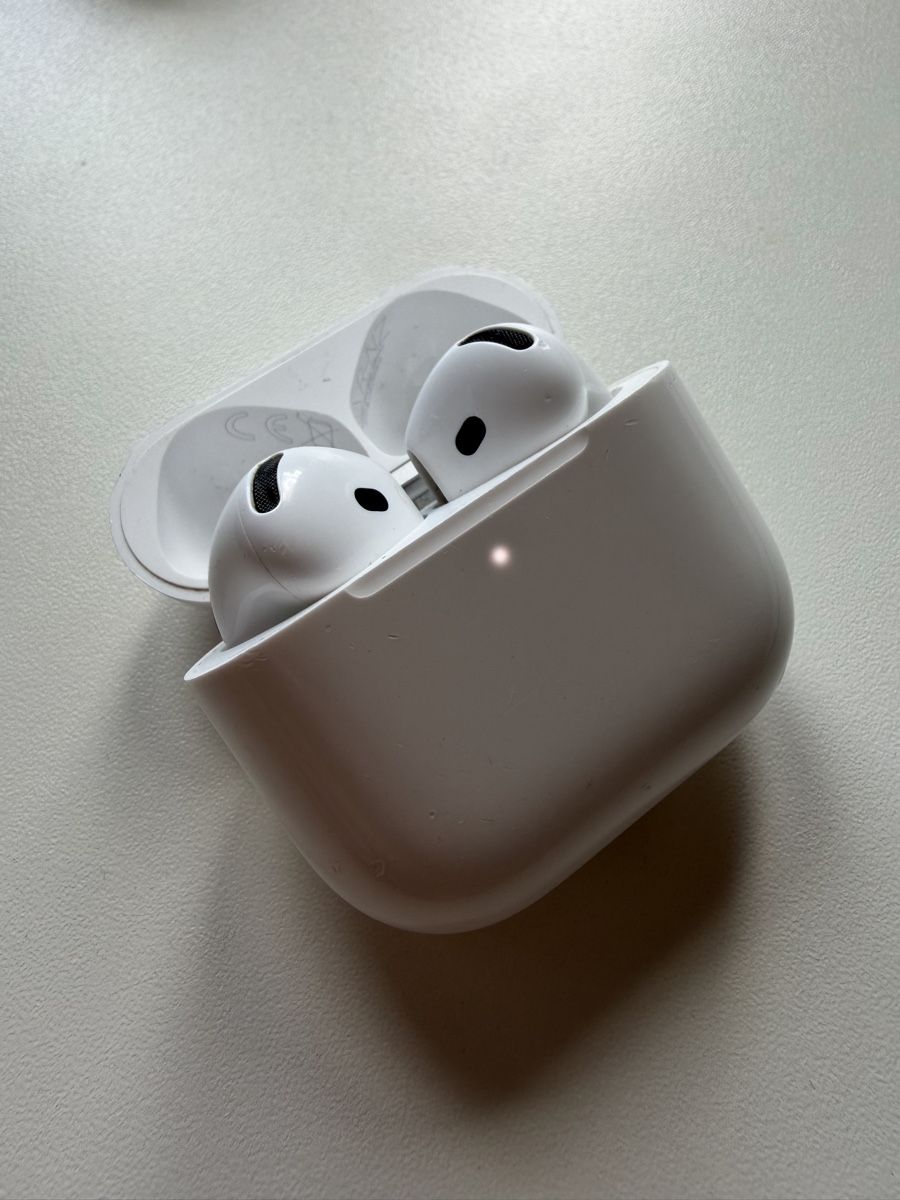 Apple Cuffie: Écouteurs Apple AirPods 4 – Usato da La Chaux-de-Fonds venduto da cle_ll7r 2