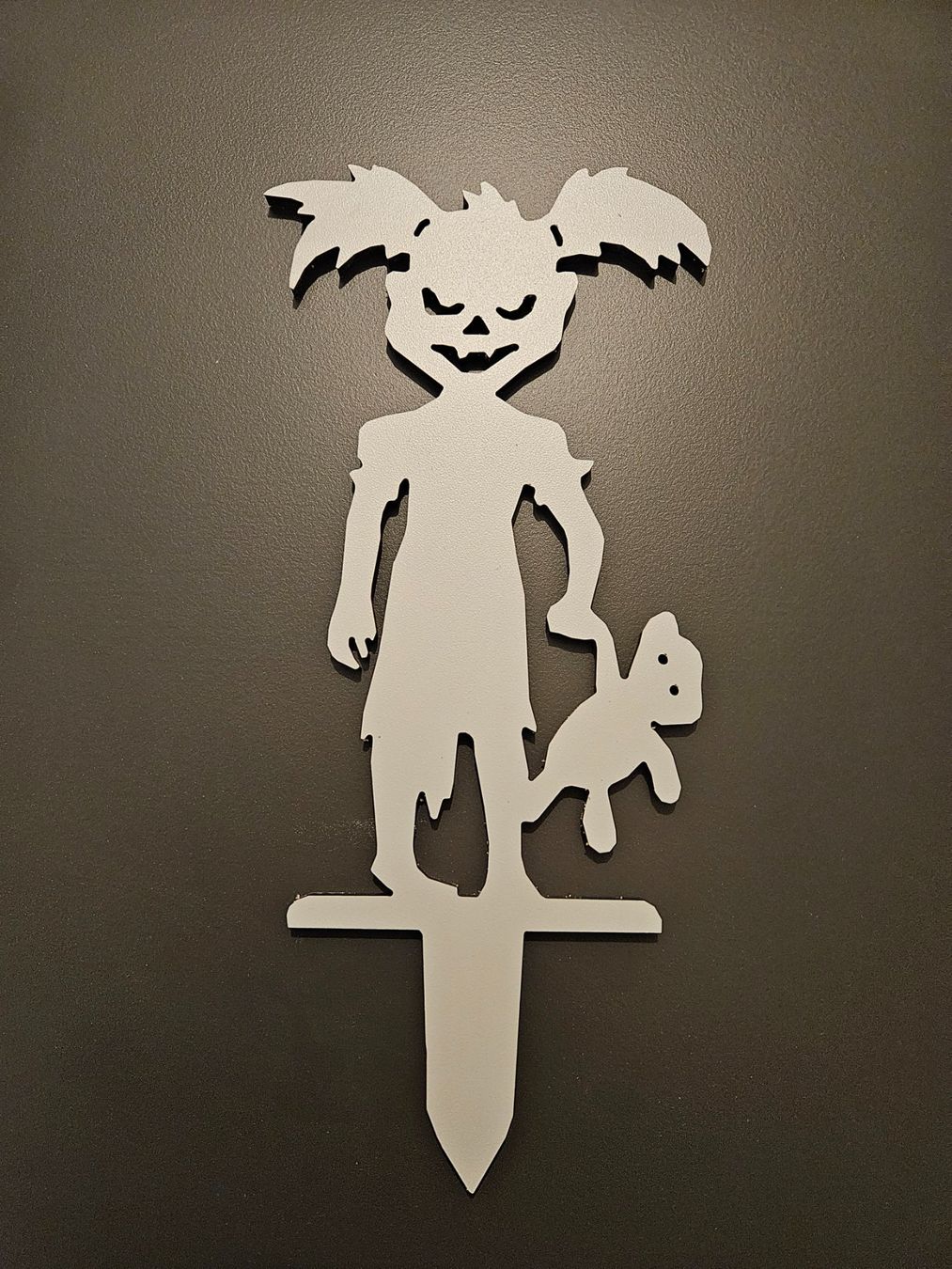 Alle Dekorationen: Gartendeko Halloween Mädchen mit Teddy – Neu (gemäss Beschreibung) aus Brunnen von kent03