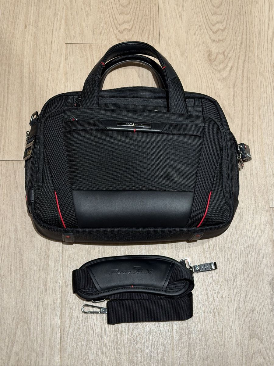 Samsonite Borse: Samsonite Pro-DLX 5 laptop bag – Usato da Lausanne venduto da its_zl9h