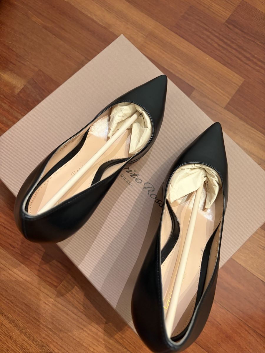 Scarpe da donna: Décolleté Gianvito Rossi black leather  – Nuovo (secondo la descrizione) da EINIGEN venduto da AV_WATCH 4