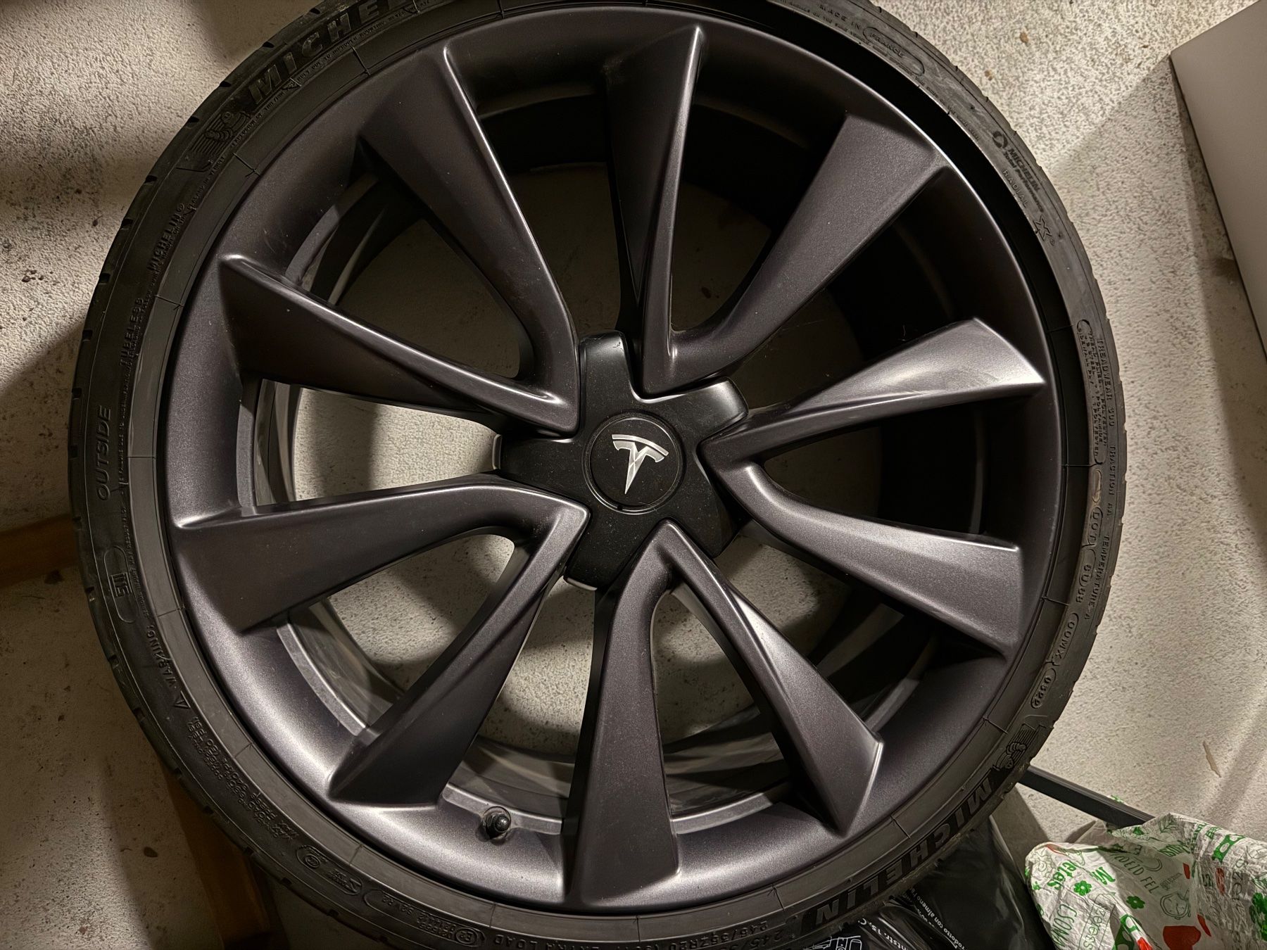 Tesla Cerchioni: Tesla 3 performance felgen set – Usato da Auw venduto da ax2_9ndl 4