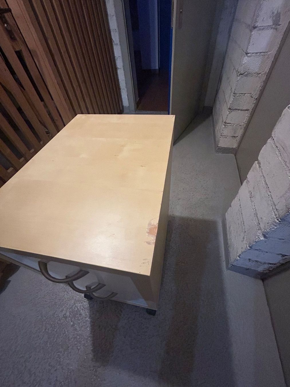 Ikea Scrivanie: Büromöbel Set Tischplatte mit Beinen und Schubladencontainer – Usato da Thun venduto da o_wittwer 5