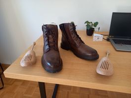 Braune Echt-Leder Schuhe inklusive Schuhspanner