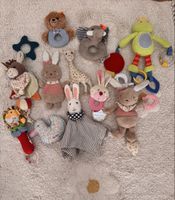 Grosses Set mit Babyspielzeug, Rassel, Stofftiere