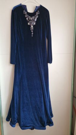 Abendkleid in Samt, dunkelblau, neu