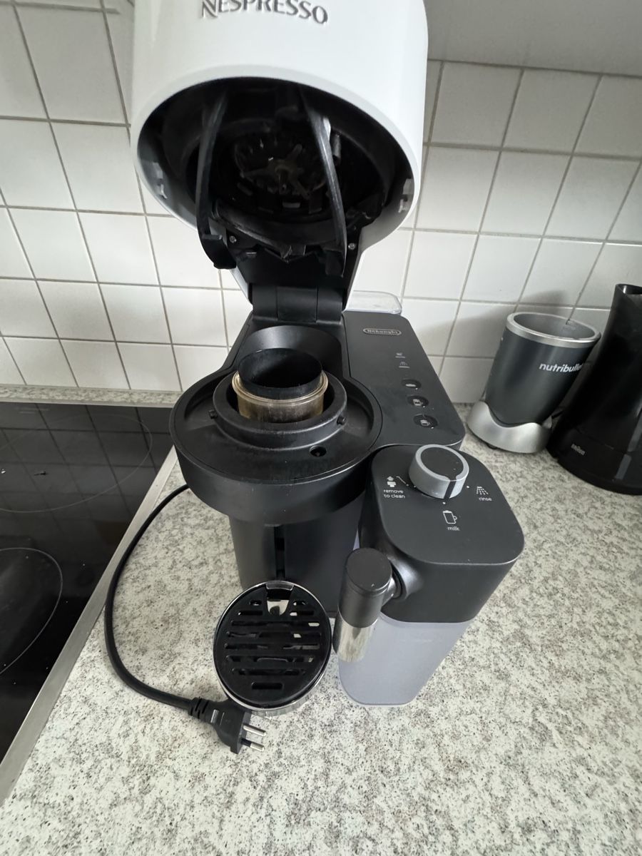 De'Longhi Macchine per caffè & Macchine per espresso: Nespresso Vertuo Next Kapselmaschine – Usato da Kreuzlingen venduto da DennisA27 3