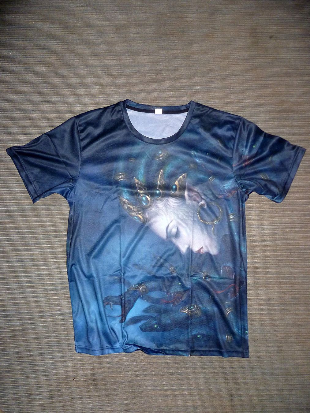 T-shirt: T - Shirt Medusa – Nuovo (secondo la descrizione) da Aarau venduto da Rdodger