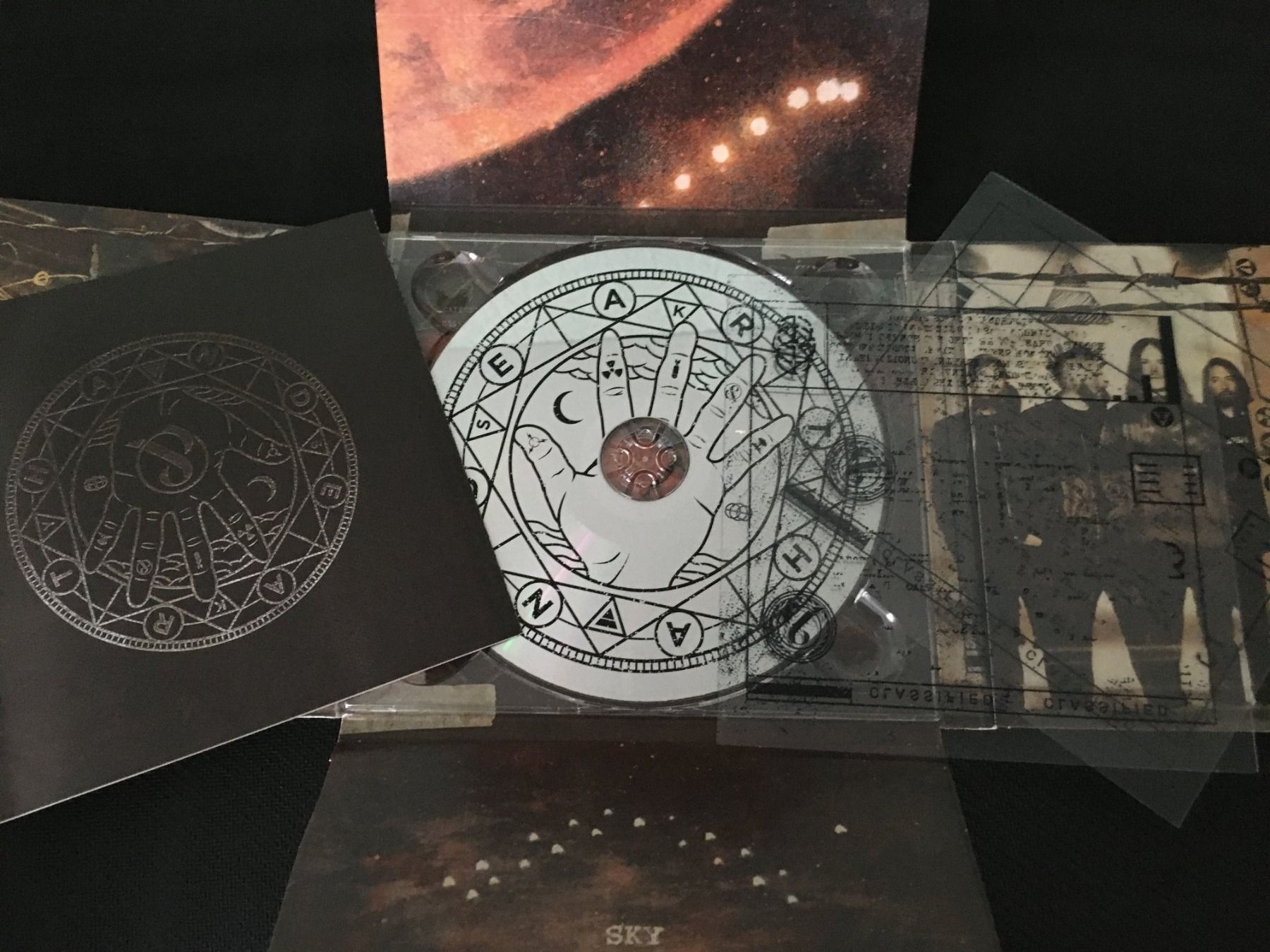 CD: Of Mice & Men - Earth & Sky -CD- Digipak Special Edition – Usato da St.Gallen venduto da MedienJoe 1