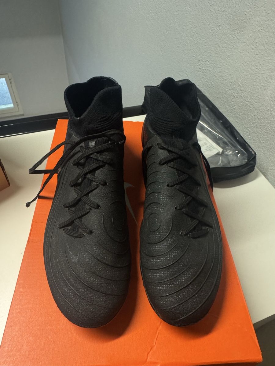 Sonstiges zum Bergsteigen & Wandern: Crampons Nike Mercurial Noir Taille 41 – Gebraucht aus Bussigny von mel_5gct 3