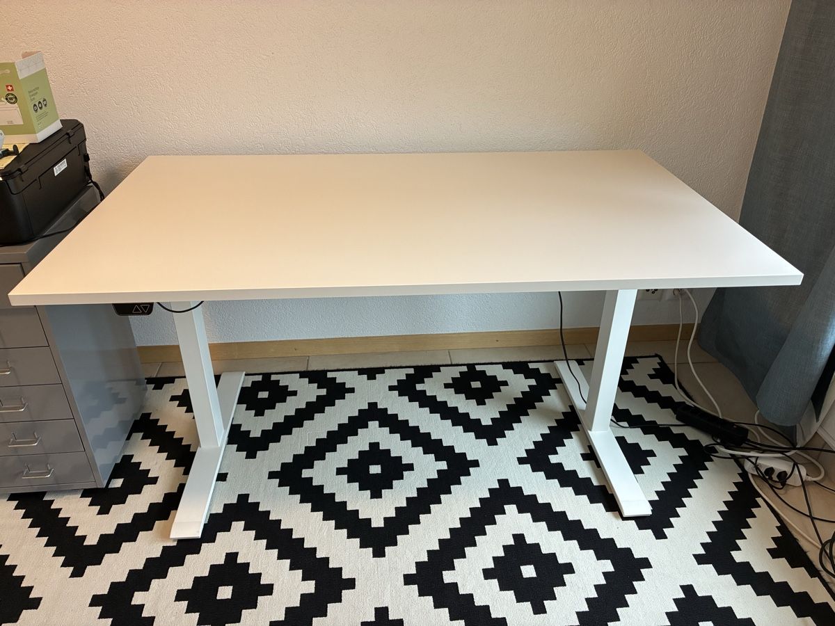 Schreibtische: Bureau assis-debout électrique – Gebraucht aus Eclépens von RCC1012 3