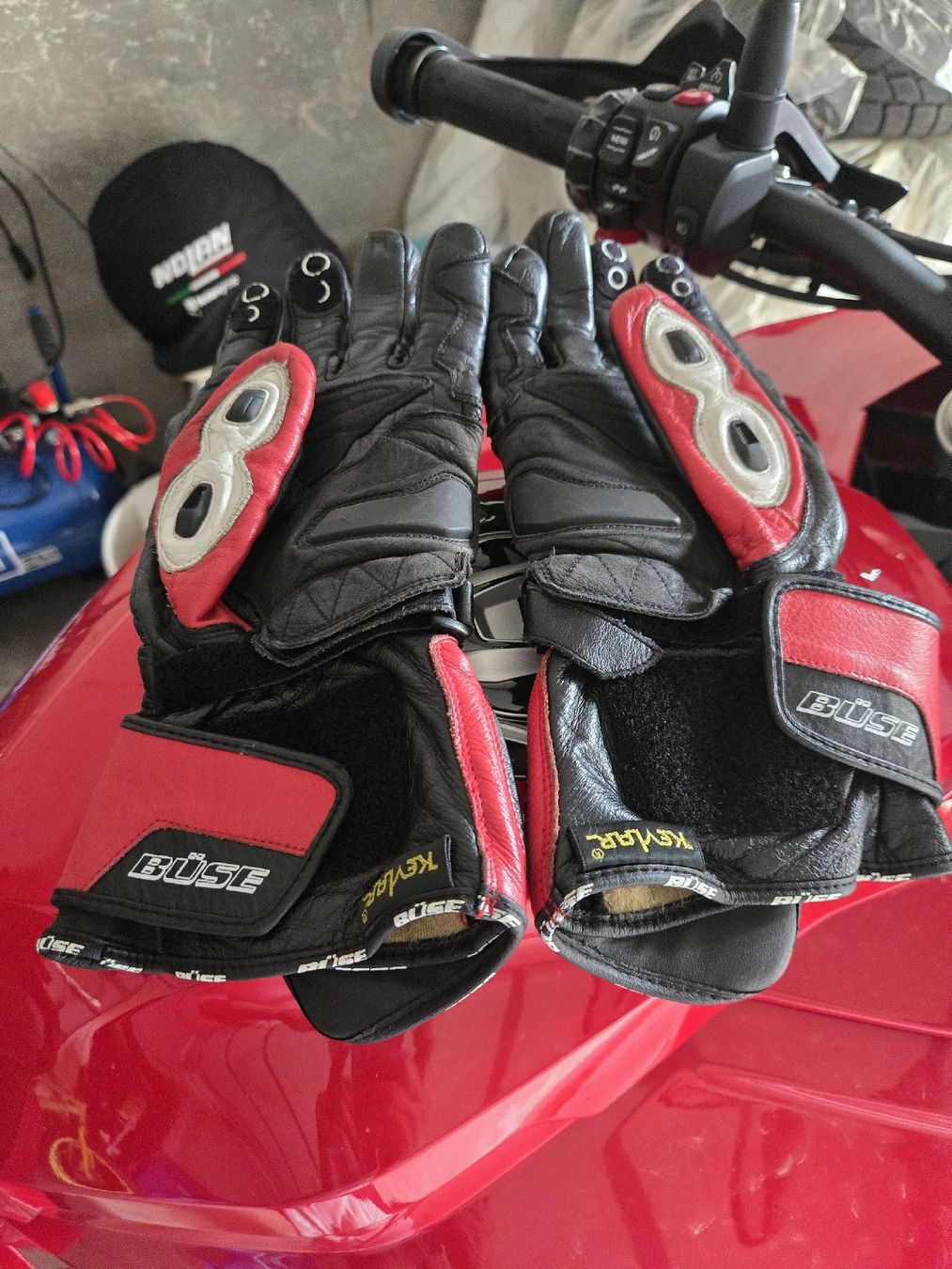 Handschuhe & Handstulpen: Gants Moto, Buse, super état  – Gebraucht aus La Chaux-de-Fonds von tuoro25 5