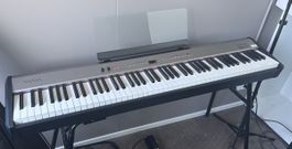 Digital Piano mit Notenpult und Transporttasche