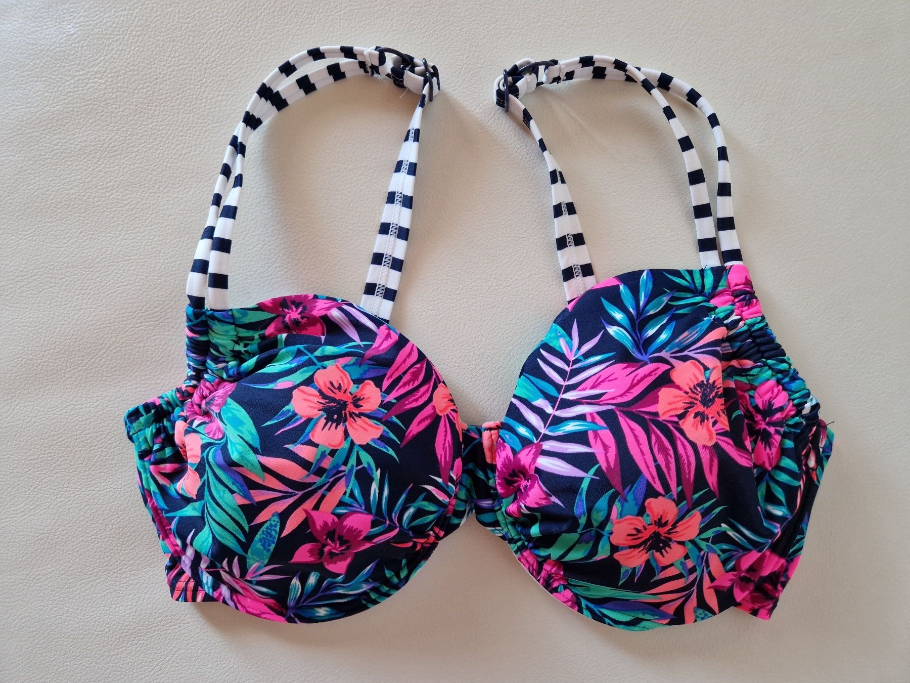 Badekleider & Bikinis: Venice Beach Bikini Oberteil Blumenmuster, Gr. 40F – Neu (gemäss Beschreibung) aus Müntschemier von fralion