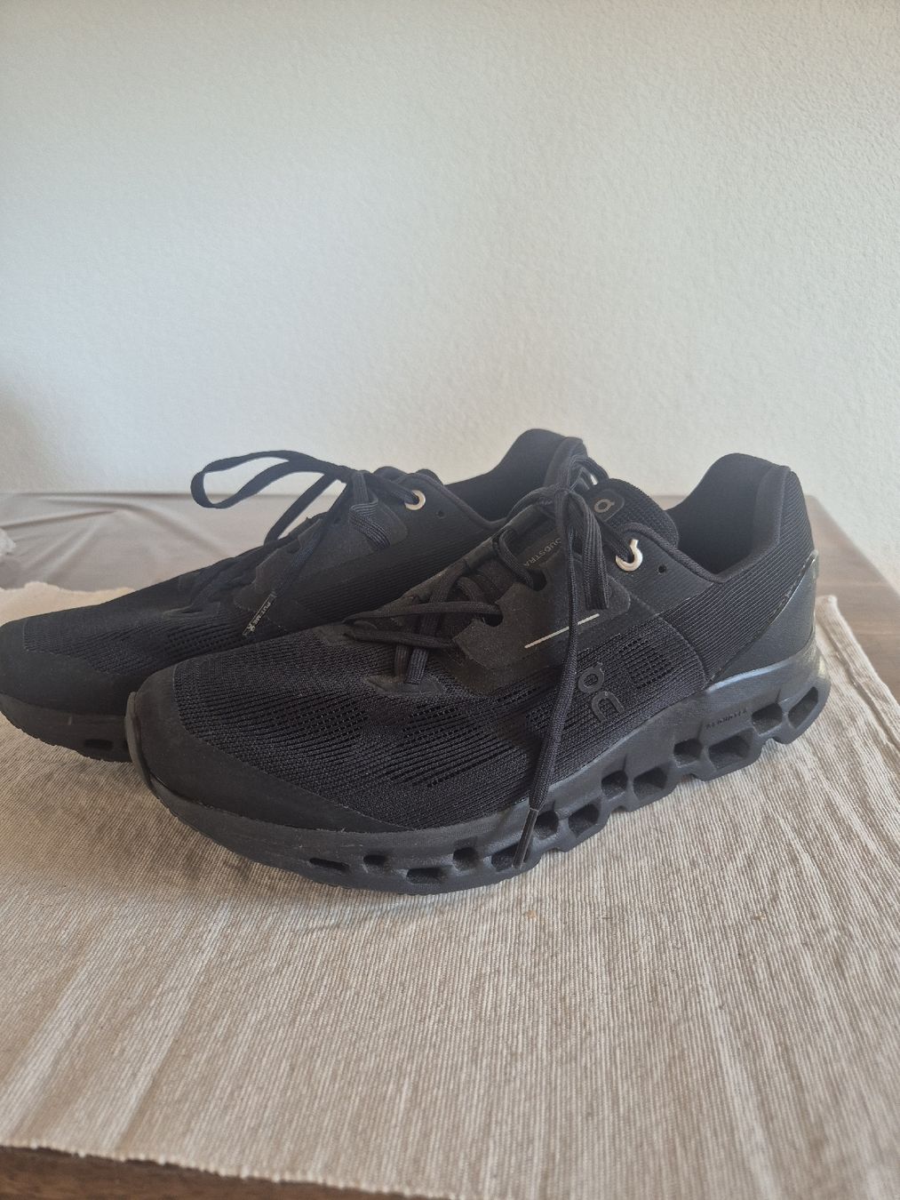 On Scarpe da uomo: ON Cloudstratus Schuhe schwarz Grösse 42.5 – Nuovo (secondo la descrizione) da Wald ZH venduto da lau_6d2z 3