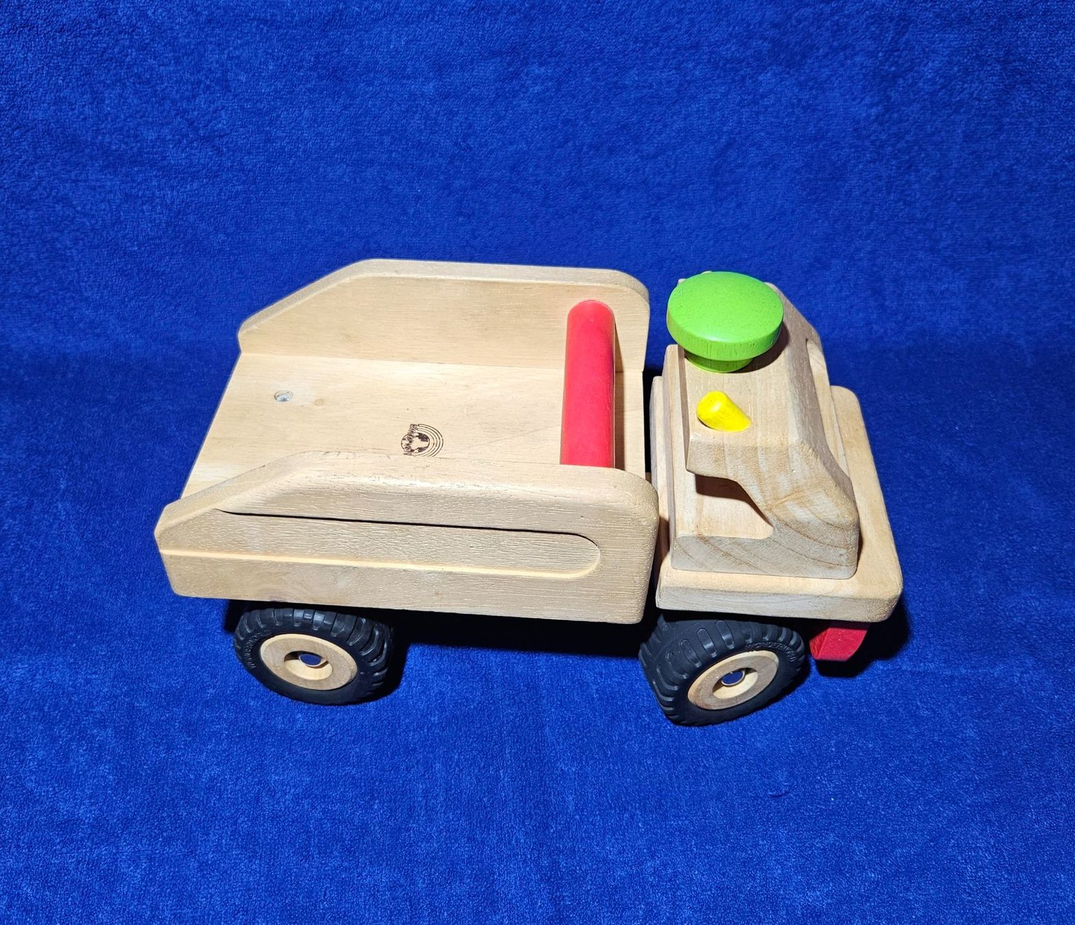 Autoribaltabili: Spielzeug Holz LKW-Kipper – Usato da Oeschgen venduto da Runningfree666 2