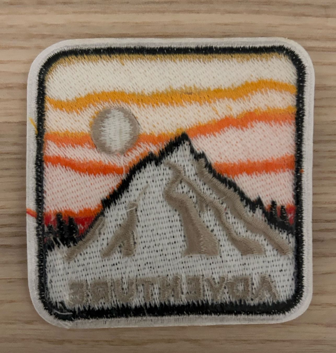 Plaketten & Abzeichen: Badge Abenteuer Berge – Neu und originalverpackt aus Geuensee von M1812 1