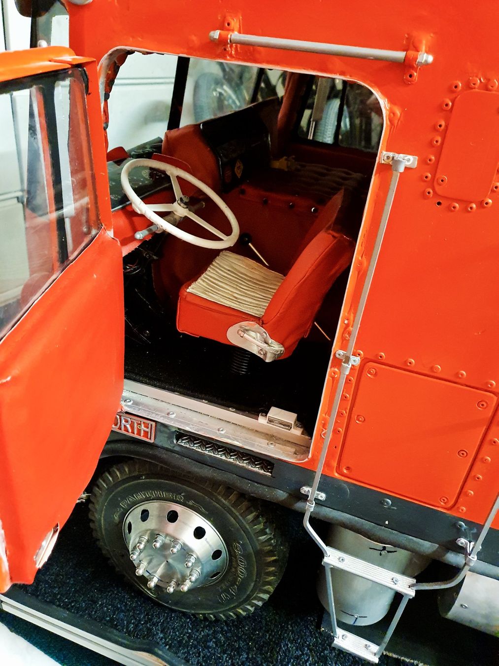 Kit di modellismo & Modellini statici: 1/4   Kenworth k100 Maquette – Usato da Bevaix venduto da Tuckers 3