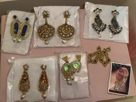 Boucles d'oreilles fantaisie dorées. LOT