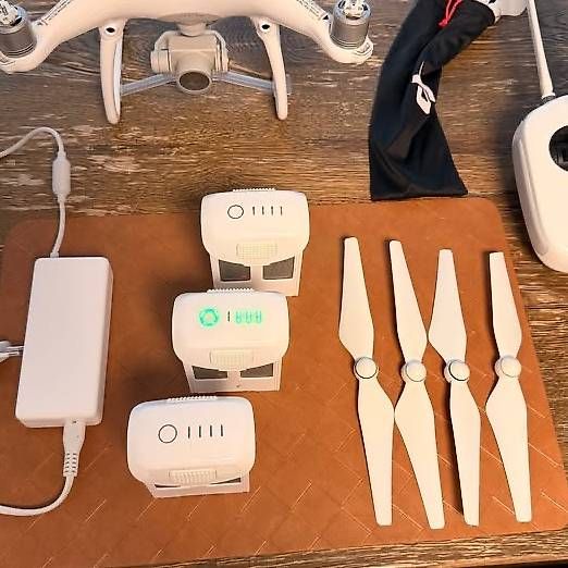 DJI Modellismo RC: Drohne DJI Phantom 4 Full Set – Usato da Baar venduto da Ensar_Kalender 2