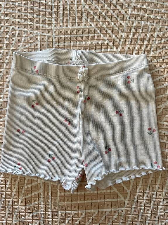 H&M Pantaloni: h&m Babyshorts mit Kirschen, Gr 74 – Usato da Meilen venduto da JuliaFantasma