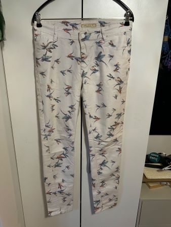 Weisse Damenhose mit Vögeln drauf (L)