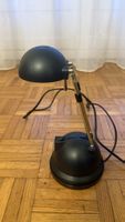 Tischlampe mit schwenkbarem Kopf und höhenverstellbar