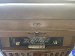 Braun 555 UKW MT Radio Plattenspieler Holzgehaeuse defekt