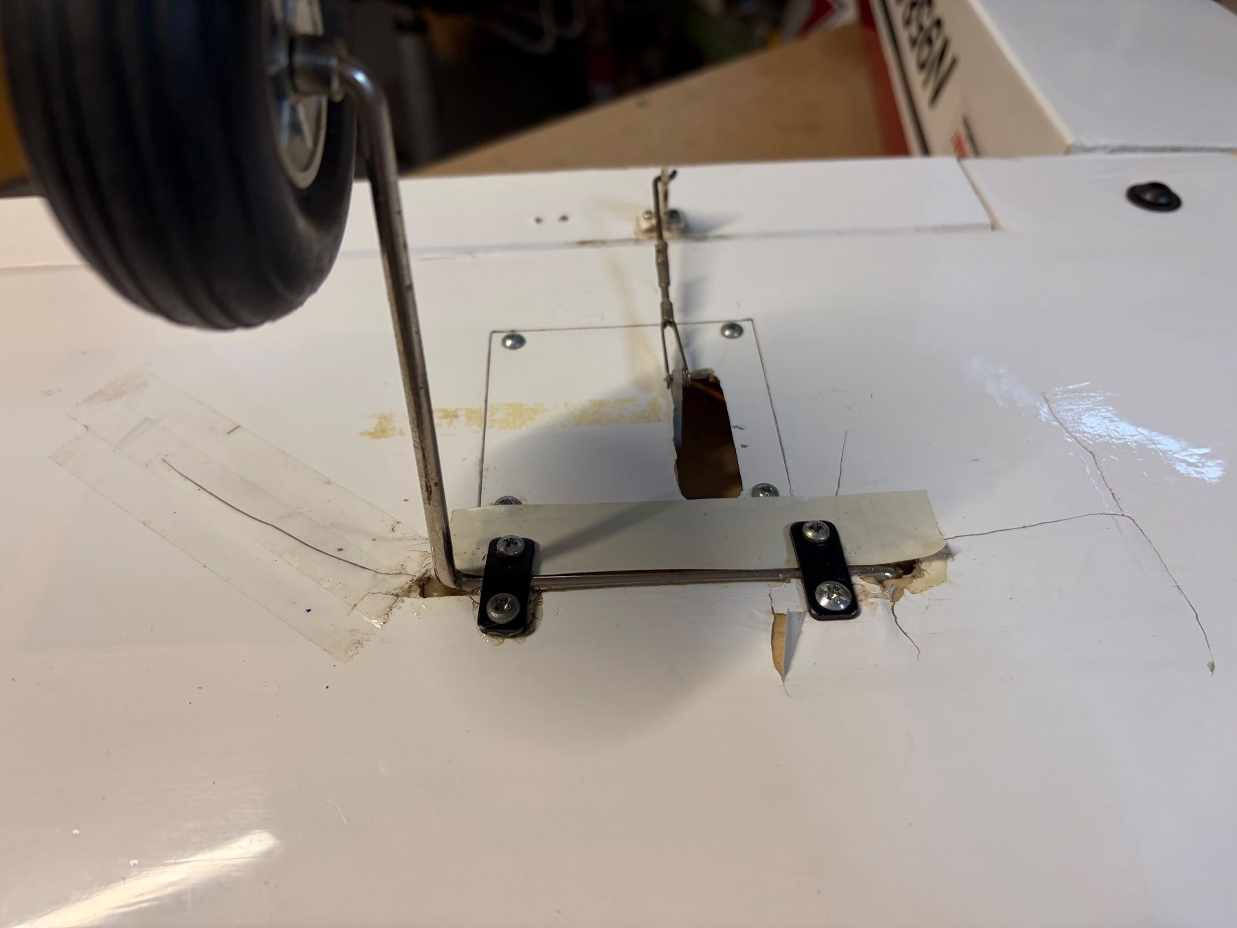 Modellismo RC: RC Flugzeug gut erhalten – Usato da Glattbrugg venduto da Olio7 6